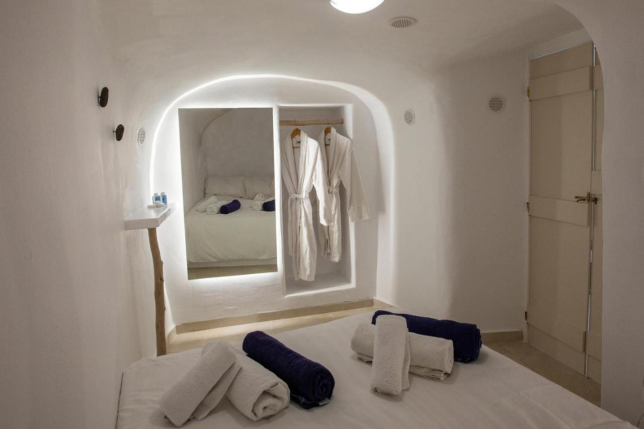 Sunset View Villa Santorini - With Outdoor Jacuzzi 菲罗斯特法尼 外观 照片